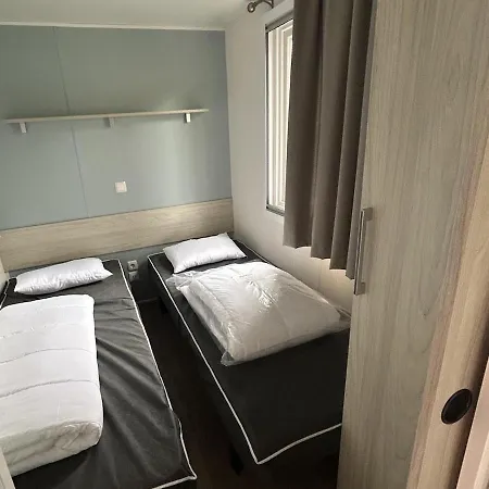 Apartment La Reserve 4 Etoiles Emplacement 445b 3ch 1sdb 8 Personnes